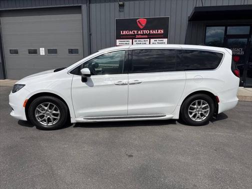 2021 Chrysler Voyager LX