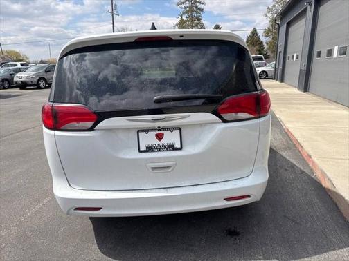 2021 Chrysler Voyager LX