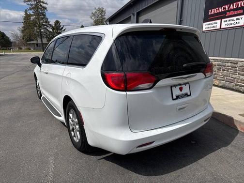 2021 Chrysler Voyager LX