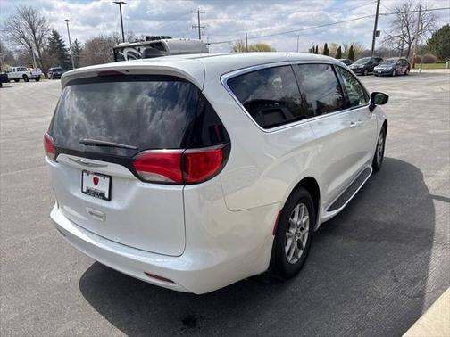 2021 Chrysler Voyager LX