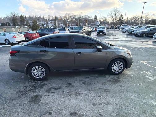 2021 Nissan Versa 1.6 S