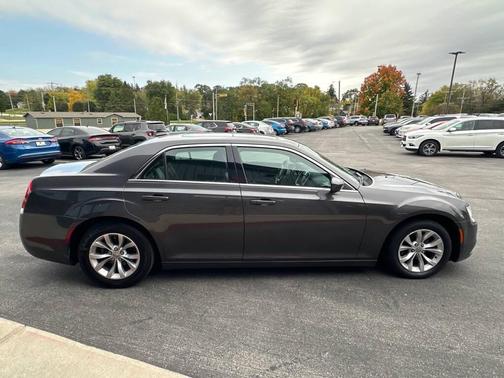 2016 Chrysler 300 Limited