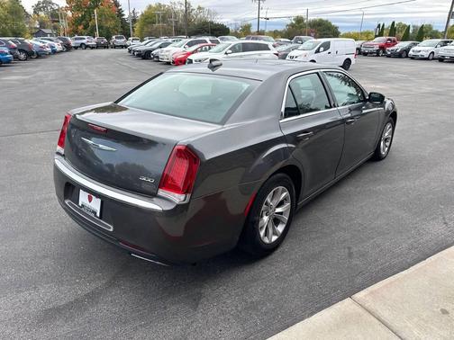 2016 Chrysler 300 Limited
