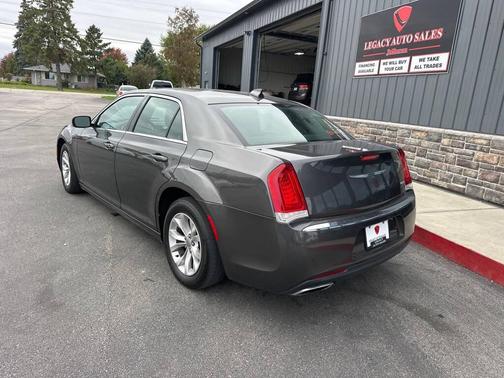 2016 Chrysler 300 Limited