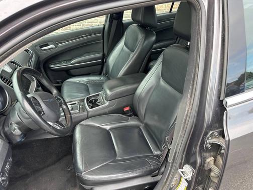 2016 Chrysler 300 Limited