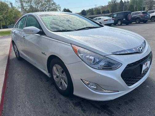 Diamond White Pearl 2015 Hyundai SONATA Hybrid Base