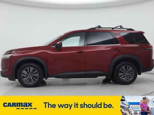 2022 Nissan Pathfinder SV