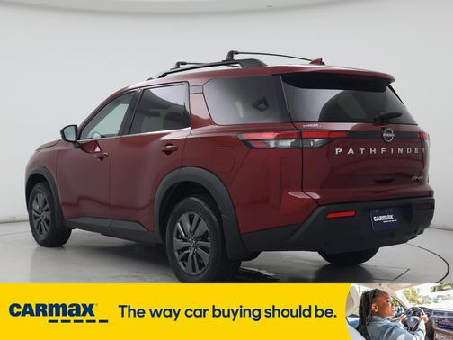 2022 Nissan Pathfinder SV
