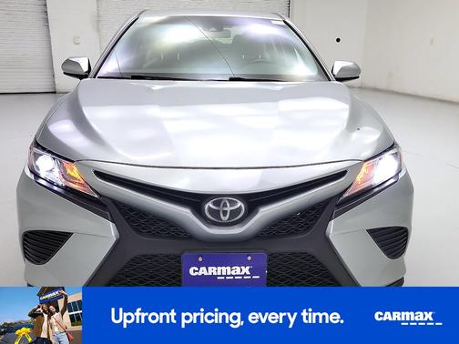 Silver 2018 Toyota Camry SE