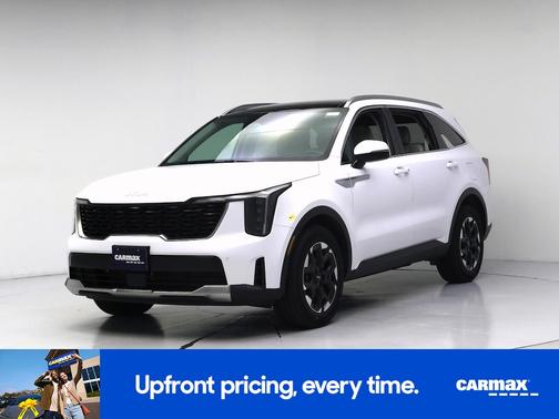 White 2024 Kia Sorento S