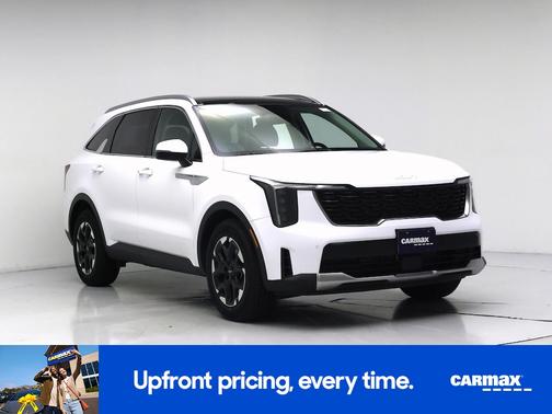 White 2024 Kia Sorento S