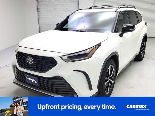 White 2021 Toyota Highlander XSE