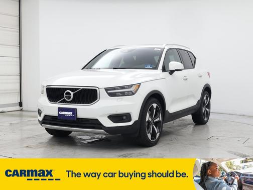 2020 Volvo XC40 T5 Momentum