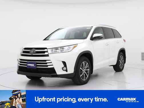 White 2018 Toyota Highlander XLE