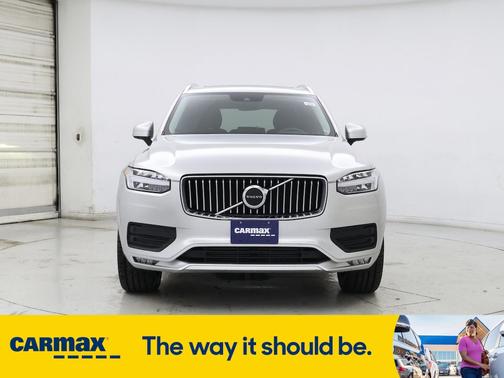 2022 Volvo XC90 T5 Momentum