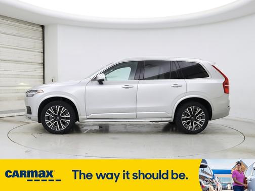 2022 Volvo XC90 T5 Momentum