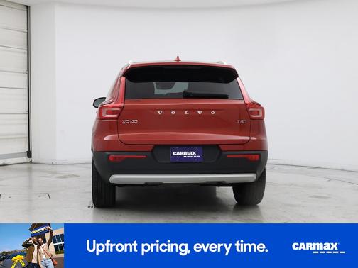 2021 Volvo XC40 T5 Momentum