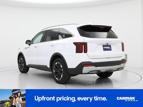 White 2024 Kia Sorento S