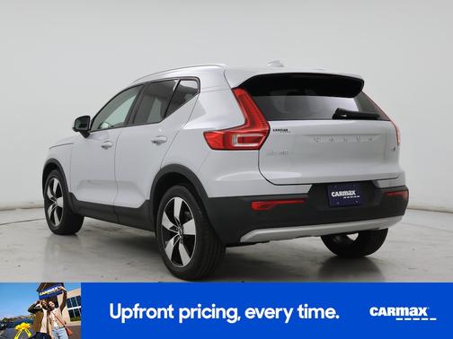 Gray 2021 Volvo XC40 T5 Momentum