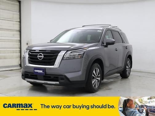 2024 Nissan Pathfinder SL