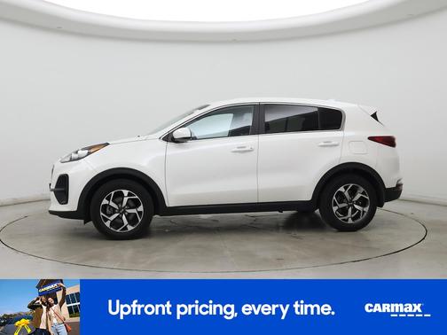 White 2022 Kia Sportage LX
