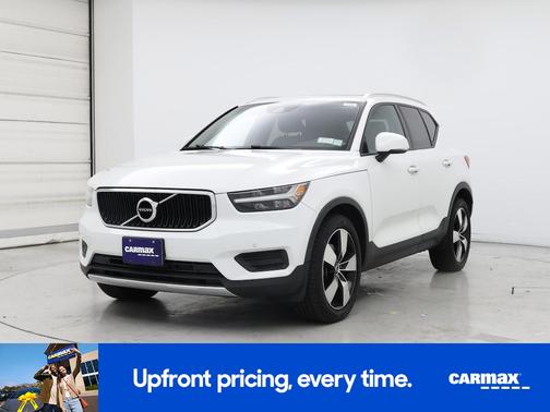 2020 Volvo XC40 T5 Momentum
