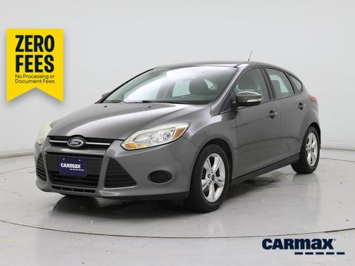 Gray 2014 Ford Focus SE