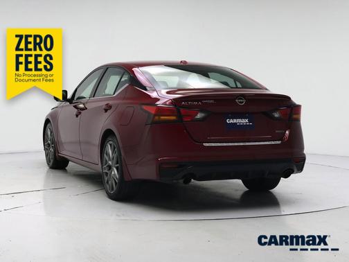 Red 2023 Nissan Altima SR