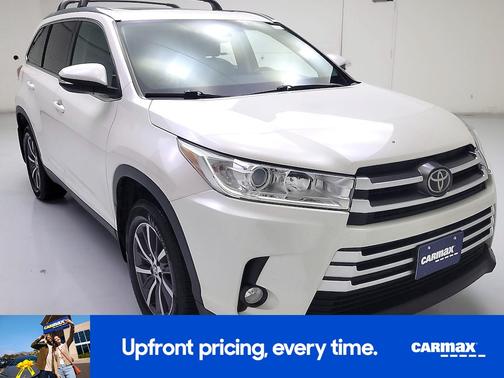 White 2019 Toyota Highlander XLE
