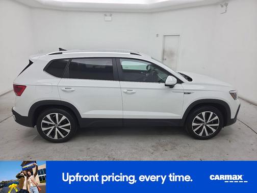 White 2022 Volkswagen Taos SE