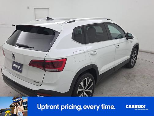 White 2022 Volkswagen Taos SE