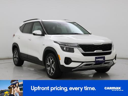 White 2023 Kia Seltos EX