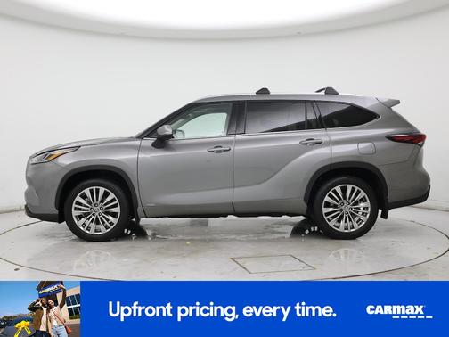 Silver 2025 Toyota Highlander Hybrid Platinum