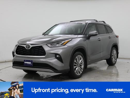 Silver 2025 Toyota Highlander Hybrid Platinum