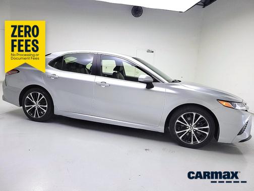 Silver 2018 Toyota Camry SE