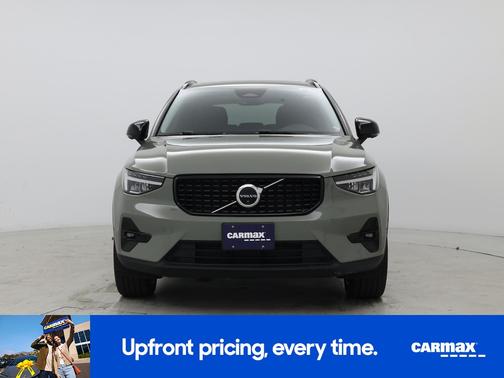 2023 Volvo XC40 B5 Plus Dark Theme