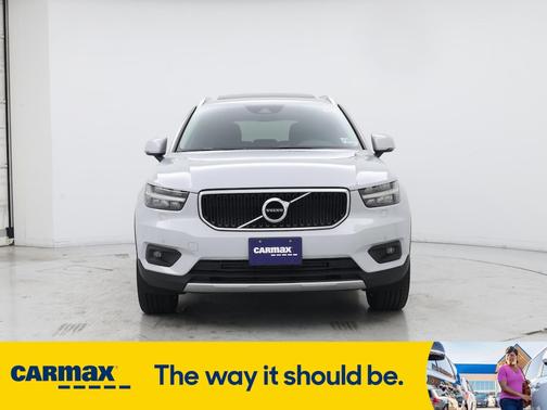 2022 Volvo XC40 T5 Momentum