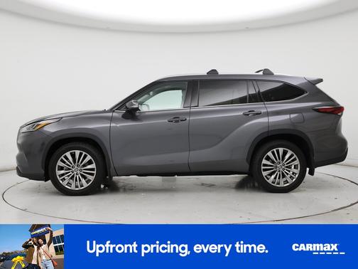 Gray 2024 Toyota Highlander Platinum