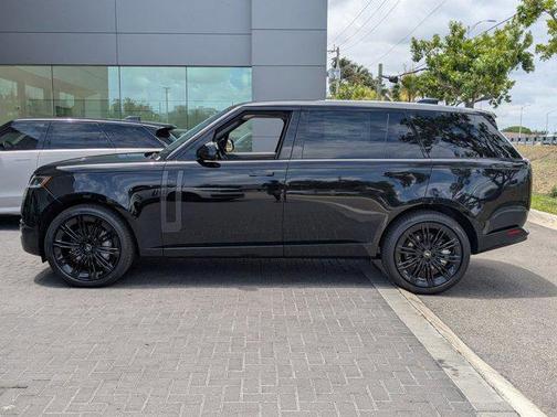 2025 Land Rover Range Rover P530 SE 7 Seat
