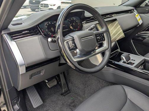 2025 Land Rover Range Rover P530 SE 7 Seat