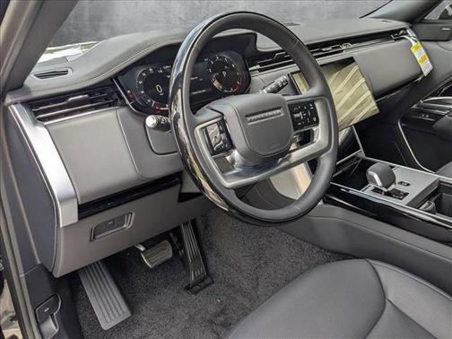 2025 Land Rover Range Rover P530 SE 7 Seat