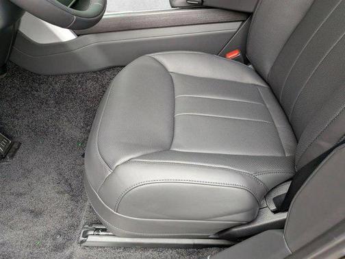 Carpathian Grey Premium Metallic 2026 Land Rover Range Rover P400 SE 7 Seat