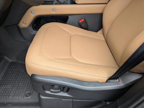 2026 Land Rover Defender P400 X-Dynamic SE