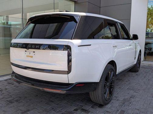 2024 Land Rover Range Rover P530 SE