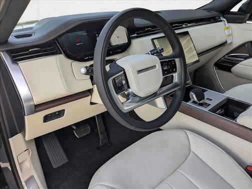 2025 Land Rover Range Rover P550e SE