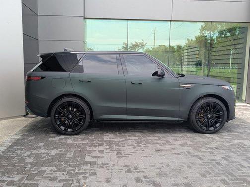 2025 Land Rover Range Rover Sport SE