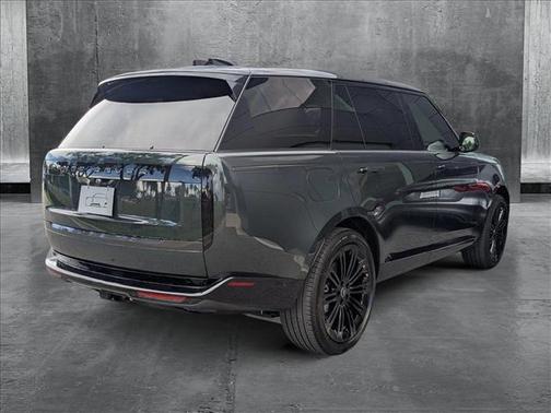 2025 Land Rover Range Rover P400 SE 7 Seat