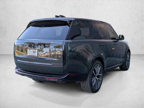 2026 Land Rover Range Rover P550e SE