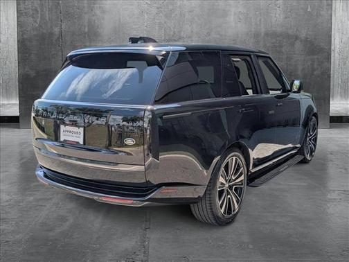 2023 Land Rover Range Rover P530 SE