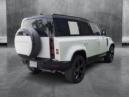 2025 Land Rover Defender 110 P400 X-Dynamic SE